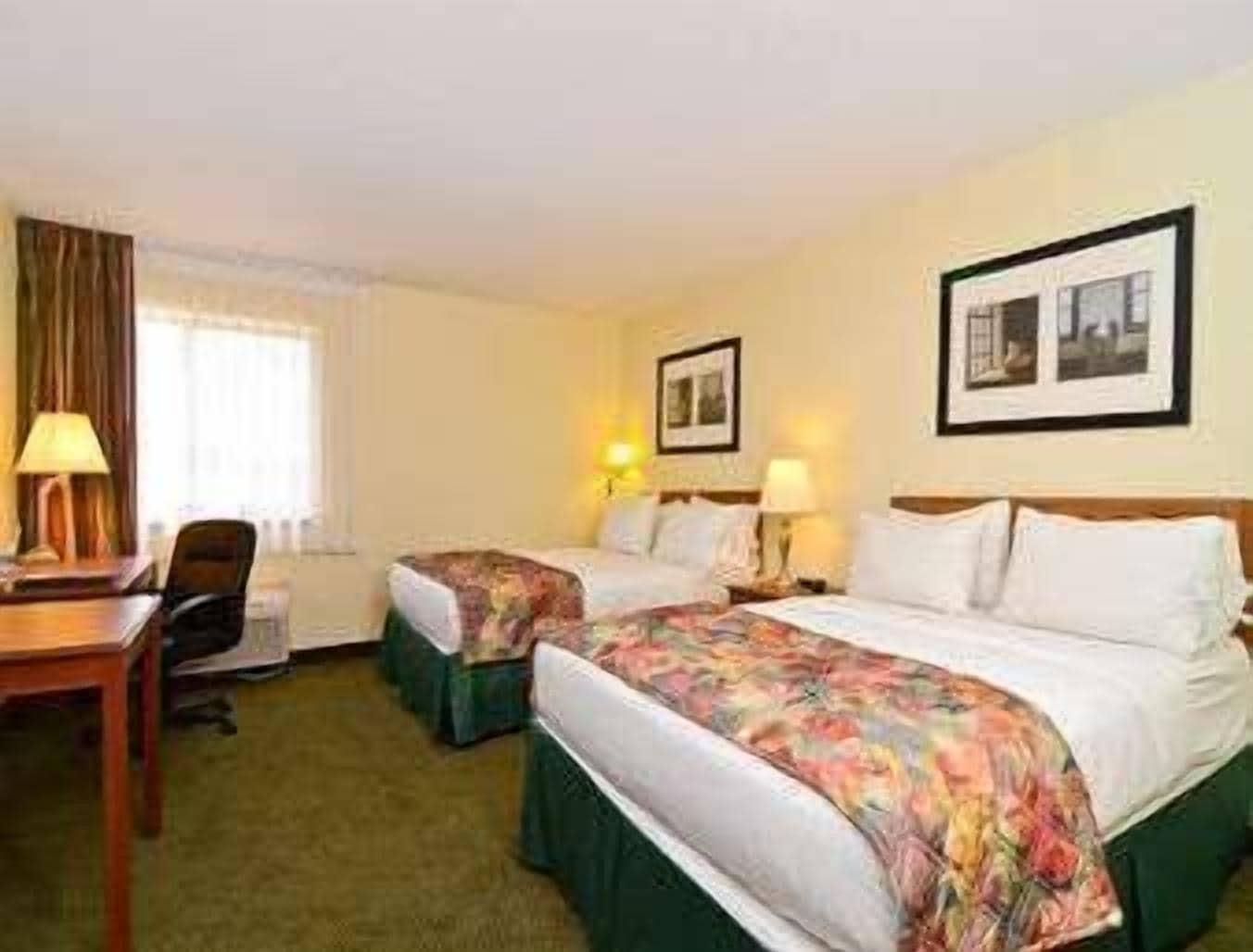 Baymont By Wyndham Decatur Hotel Exterior foto